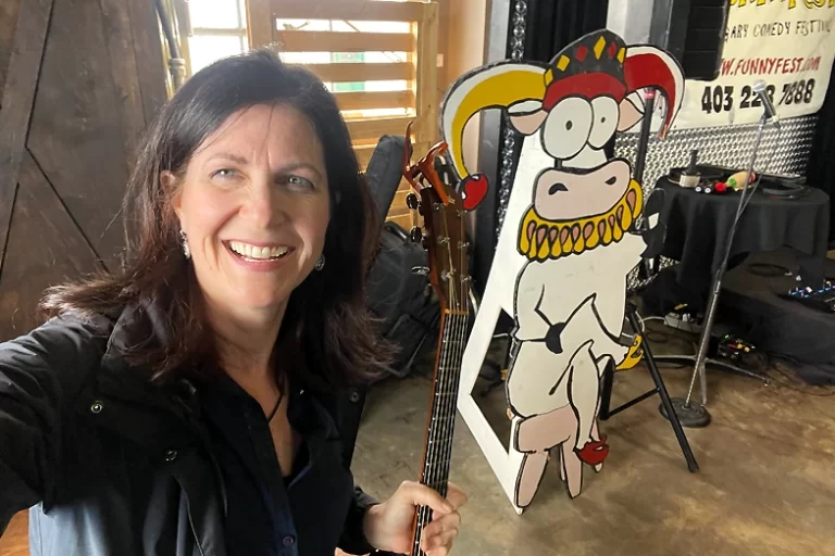 Tenato CEO and marketing consultant Jacqueline Drew taking a selfie with the FunnyFest Comedy cow mascot